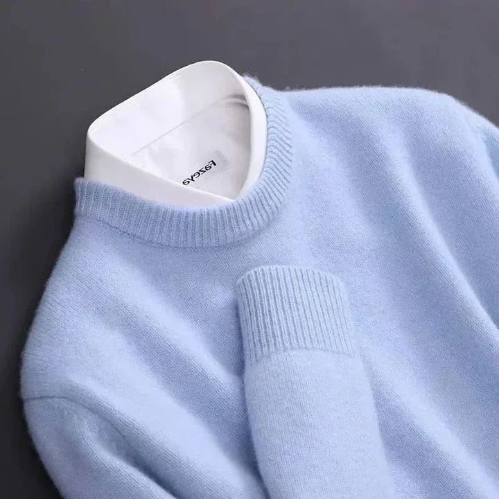 "Klassieke kasjmier heren trui, grijs, met elastische boorden. Luxe en comfortabele sweater voor heren, tijdloos design."