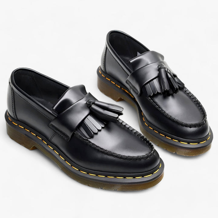 Klassieke loafers met kwastje, tijdloos design, lederen afwerking, geschikt voor zowel casual als formele gelegenheden.