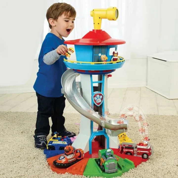 Kleurrijke educatieve speeltoren voor kinderen, duurzaam en interactief speelgoed voor creatief spel en avontuur.