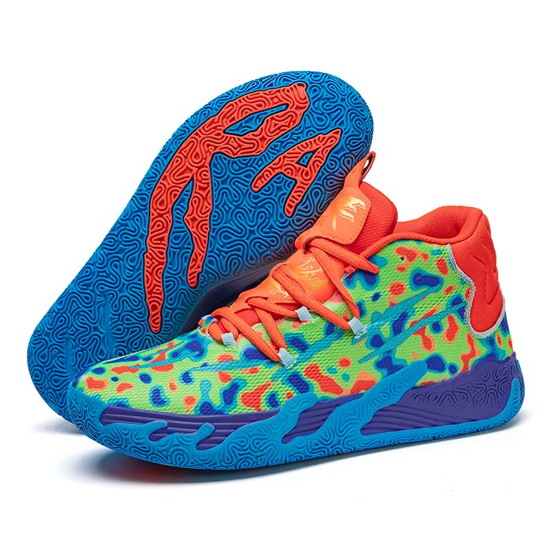 Detail van de zool van heren basketbalschoenen, ontworpen voor superieure grip op het veld.