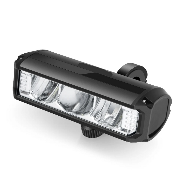 "Krachtige 1400 lumen fietslamp, zwarte behuizing, oplaadbaar, weerbestendig ontwerp voor optimale zichtbaarheid"