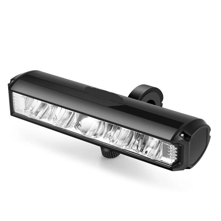 "Krachtige 1400 lumen fietslamp, zwarte behuizing, oplaadbaar, weerbestendig ontwerp voor optimale zichtbaarheid"