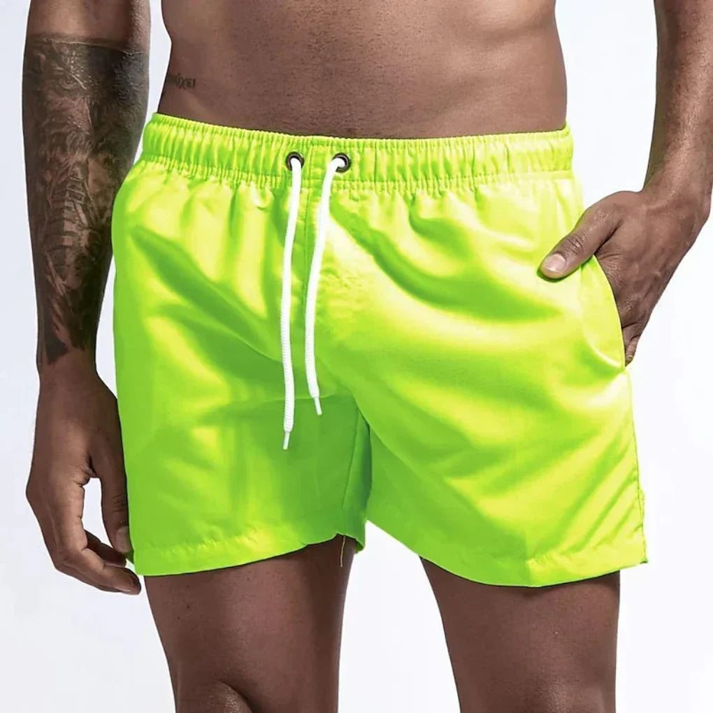 Praktische zijzak met rits op heren zwemshorts, veilig voor kleine spullen tijdens zwemmen of strand.