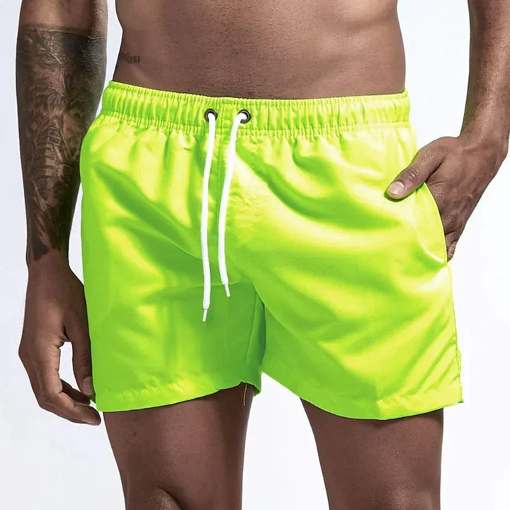 Praktische zijzak met rits op heren zwemshorts, veilig voor kleine spullen tijdens zwemmen of strand.