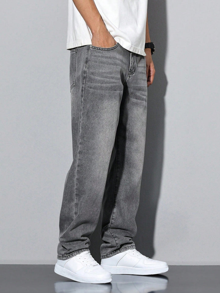 Zwarte rechte pijpen herenjeans, casual en veelzijdig, voor een moeiteloos stijlvolle outfit.