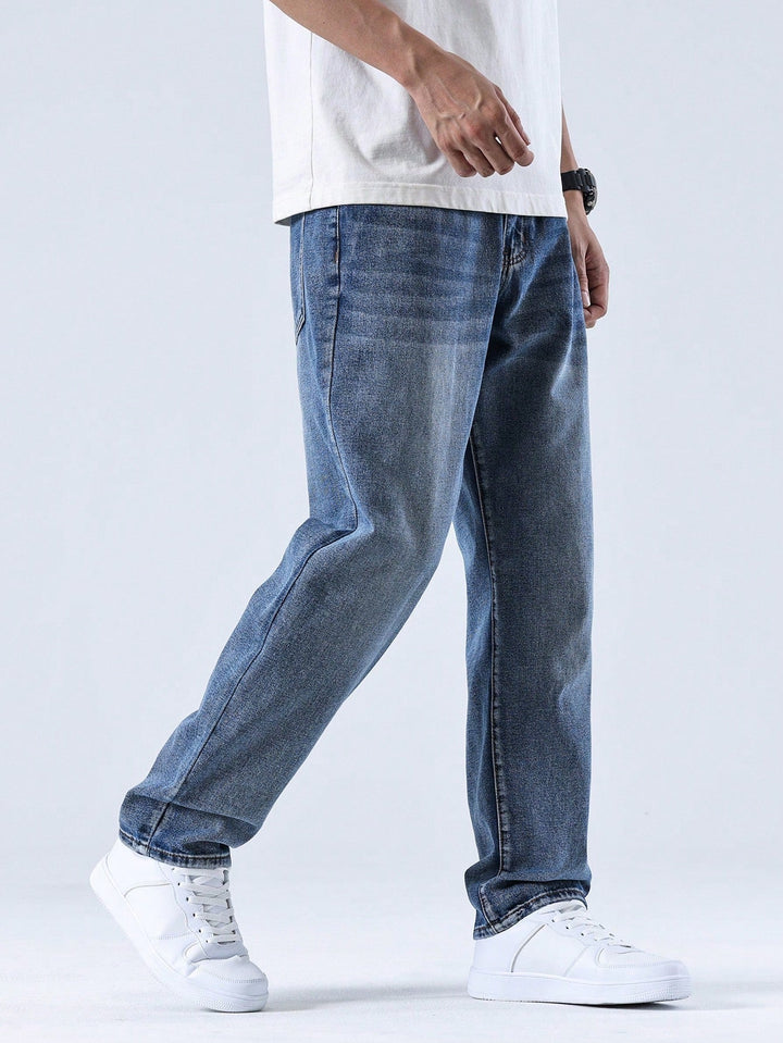 Moderne paarse casual herenjeans, rechte pijpen, een gedurfde keuze voor stijlvolle heren.