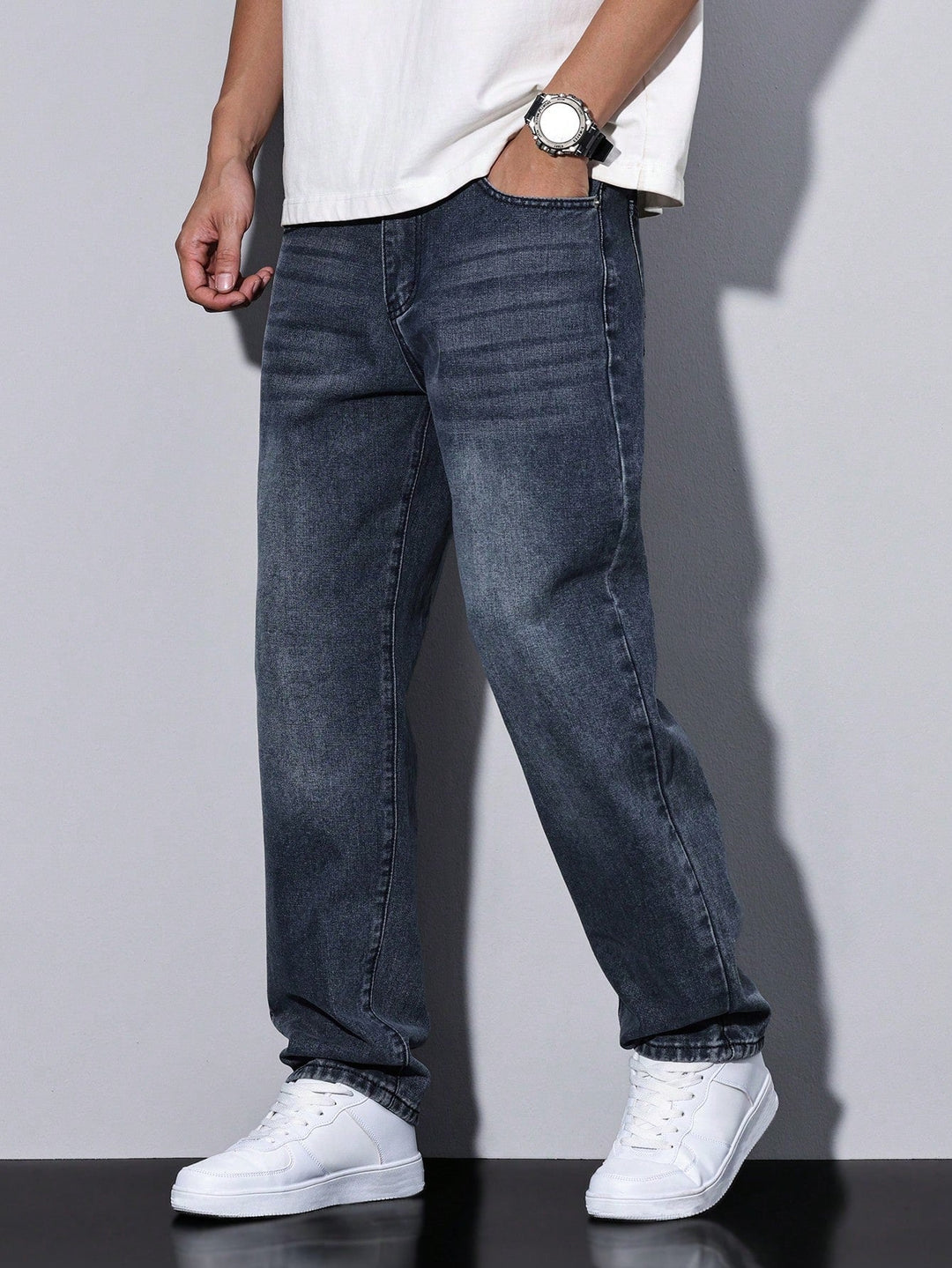 Moderne paarse herenjeans met rechte pijpen, casual en veelzijdig voor dagelijks gebruik.