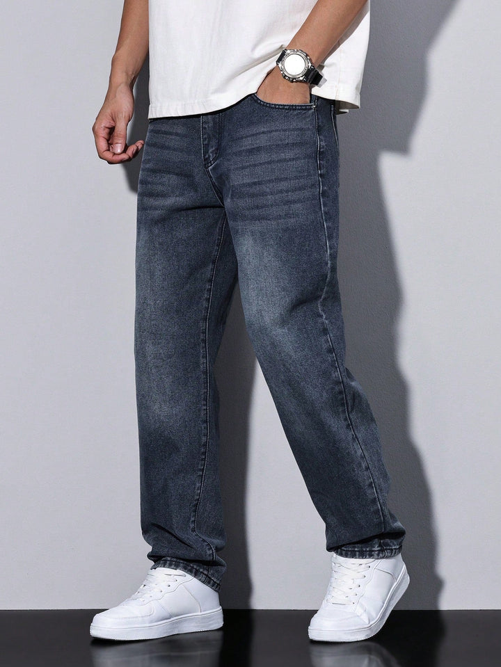 Moderne paarse herenjeans met rechte pijpen, casual en veelzijdig voor dagelijks gebruik.
