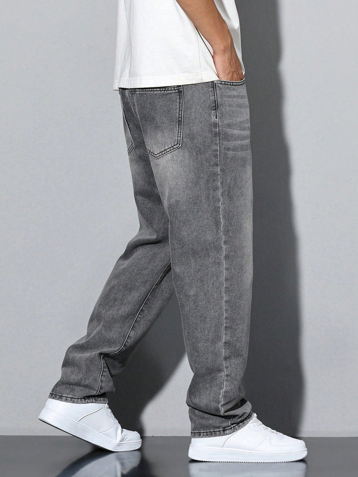 Casual blauwe herenjeans, rechte pijpen, gewassen look, perfect voor een relaxte uitstraling.