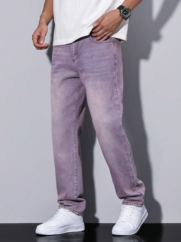 Zwarte casual herenjeans, rechte pijpen, comfortabel en een basisstuk voor herenmode.