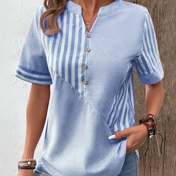 Volledige outfit met de blauwe gestreepte damesblouse