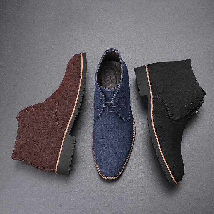 Comfortabele heren enkellaarzen voor buitenactiviteiten. Duurzame, casual boots voor lente avonturen.