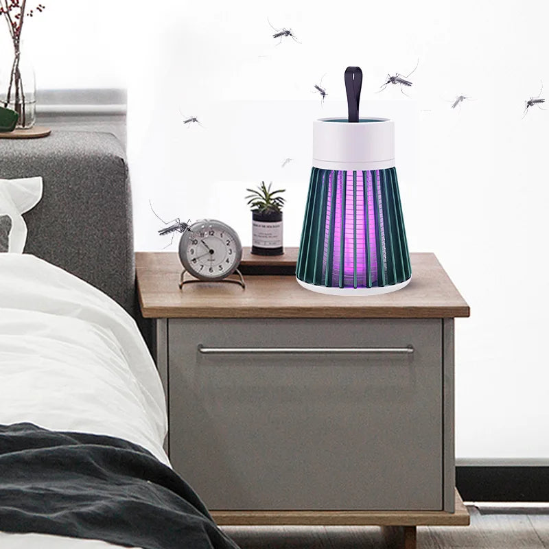 LED muggenlamp met UV-straling, kunststof behuizing en metalen gaas. Geschikt voor binnen en buiten. USB oplaadbaar.