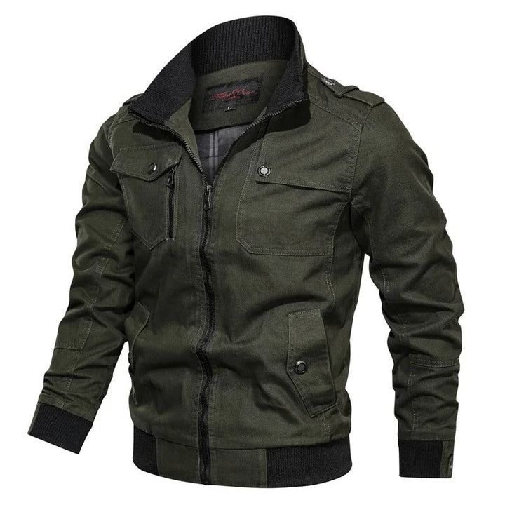 Groene trendy herenjas met borstzakken en opstaande kraag, ideaal voor de zomer.