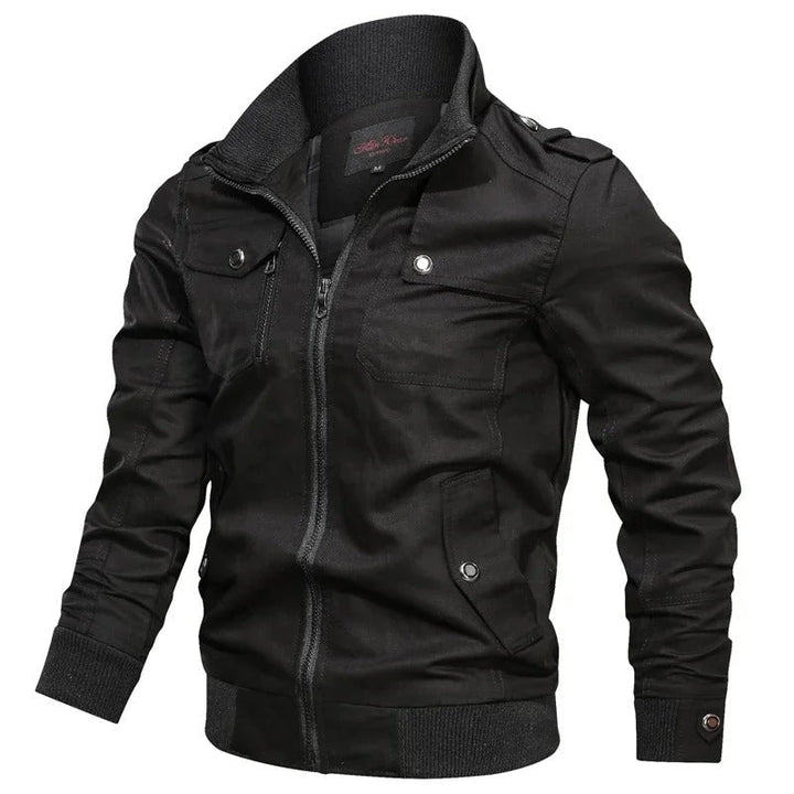 Zwarte heren zomerjas in stoere bikerstijl met kraag en ritssluiting.