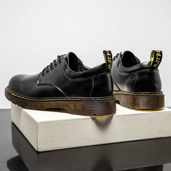 "Leren heren veterschoenen, tijdloze stijl, zwarte leren afwerking, benadrukt elegantie en veelzijdigheid, ideaal voor iedere
