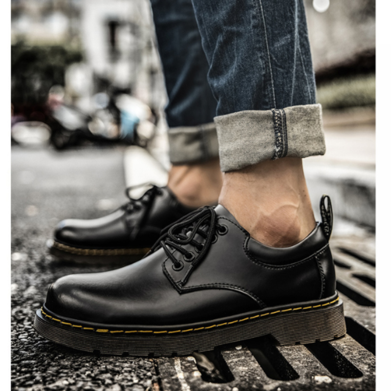 "Leren heren veterschoenen, tijdloze stijl, zwarte leren afwerking, benadrukt elegantie en veelzijdigheid, ideaal voor iedere