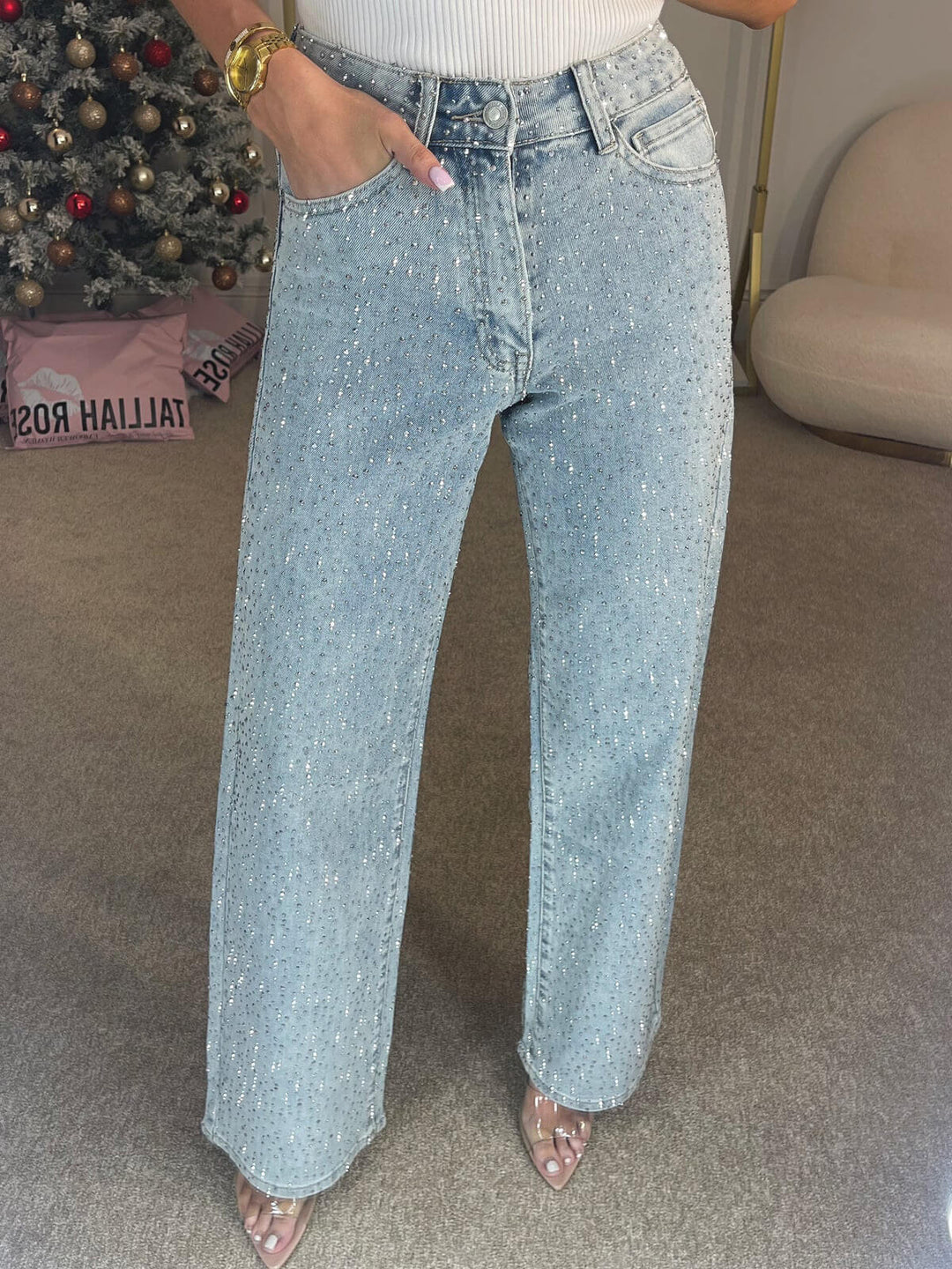 Lichtblauwe flared damesbroek met hoge taille en glinsterende details. Perfect voor feestelijke avonden.