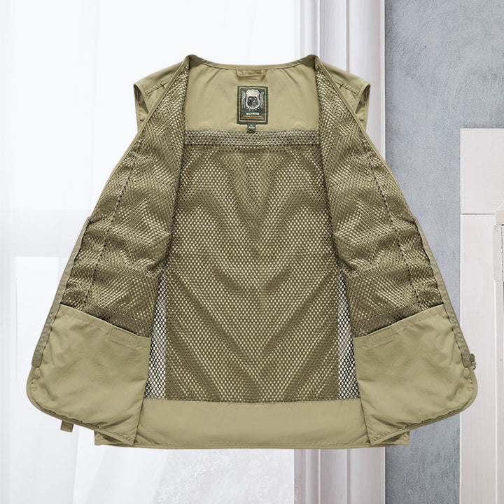 "Lichtgewicht ademend outdoorvest met meerdere zakken, ideaal voor wandelen en kamperen. Stijlvol en functioneel ontwerp."
