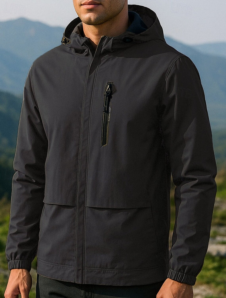 Lichtgewicht heren windjack met capuchon voor outdoor avonturen, ideaal als wandel- of fietsjack. Perfect voor herfst.