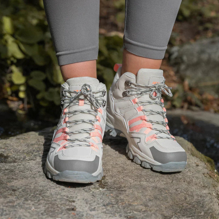 Dames lichtgewicht wandelschoenen, stijlvol en robuust, geschikt voor avontuurlijke wandelingen in diverse terreinen.