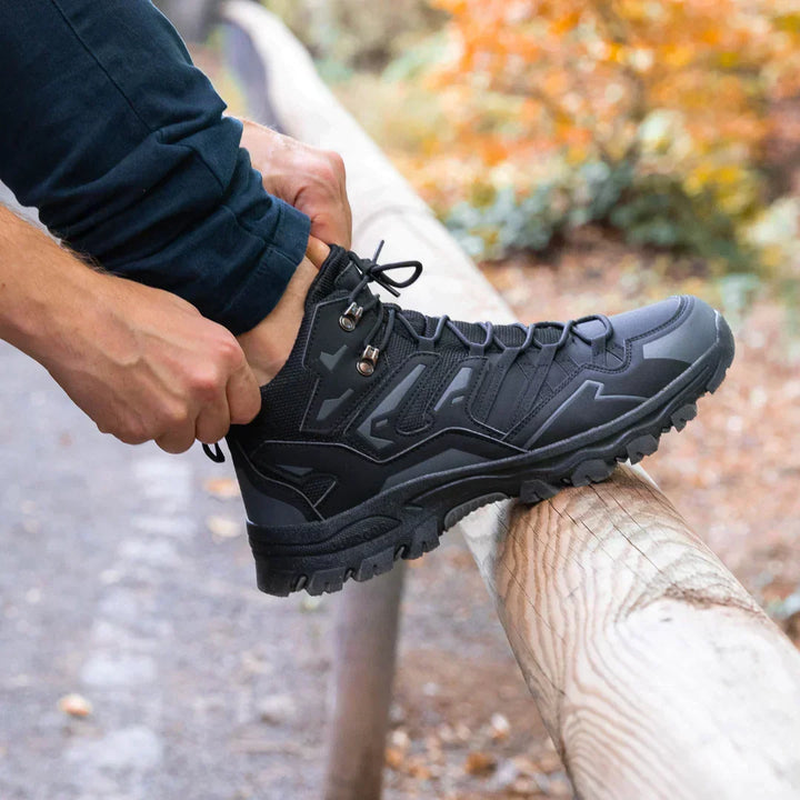 Dames lichtgewicht wandelschoenen, stijlvol en robuust, geschikt voor avontuurlijke wandelingen in diverse terreinen.