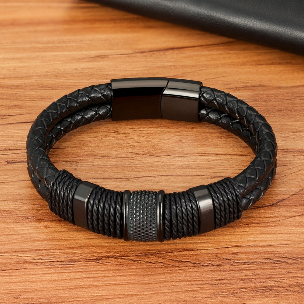 Heren accessoire: gevlochten leren armband met veilige en makkelijke magnetische sluiting.