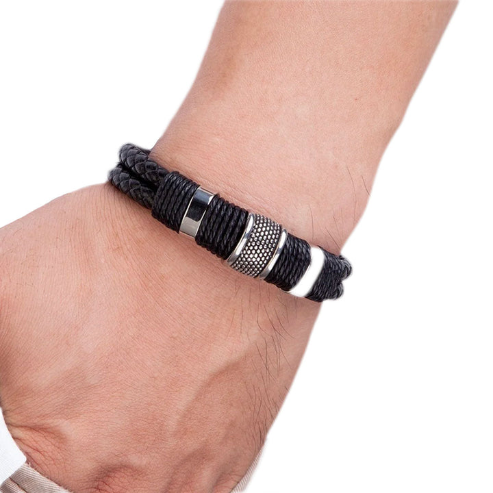 Heren gevlochten leren armband met magnetische sluiting, stijlvol accessoire voor elke man.