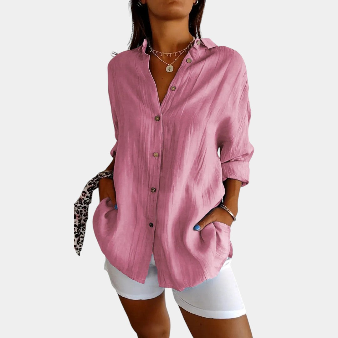 Lange mouwen damesblouse getoond in modieuze combinatie