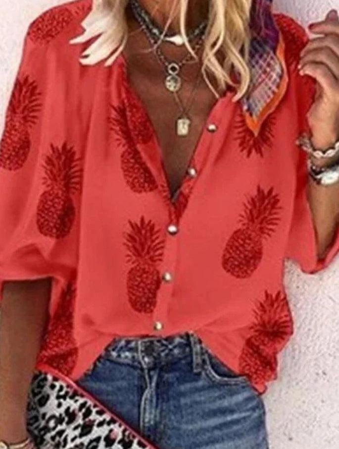 Luchtige boho-chic blouse voor dames met speelse plooien en vrolijke kleuren, perfect voor zomerse dagen.