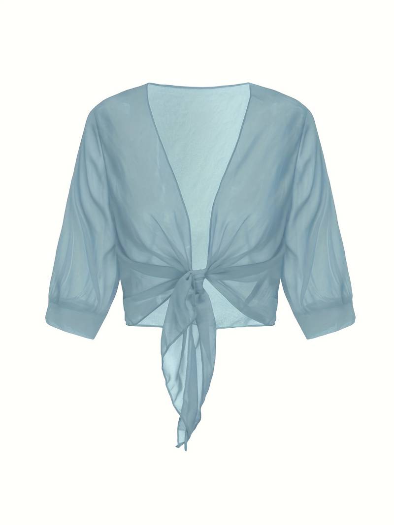 "Luchtige chiffon bolero met striksluiting en korte mouwen, elegant over zomeroutfits. Ideaal voor warme dagen en koele avond