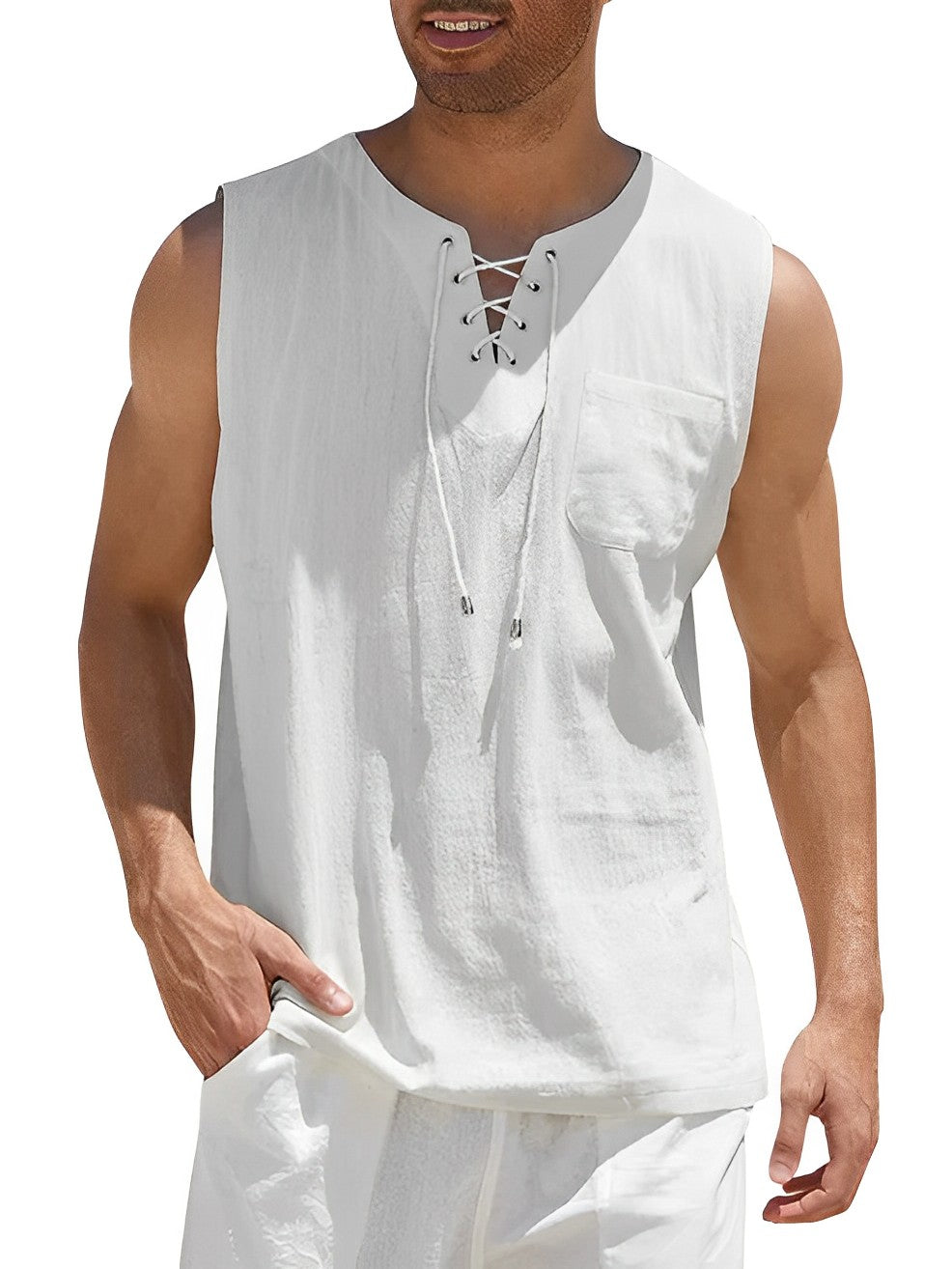 Heren tanktop gecombineerd met shorts, casual en comfortabel voor een complete zomerse, ademende outfit.