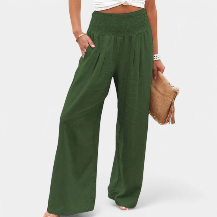 "Luchtige linnen broek met hoge taille en flared pijpen, ideaal voor zomerse dagen, in een elegante beige tint."