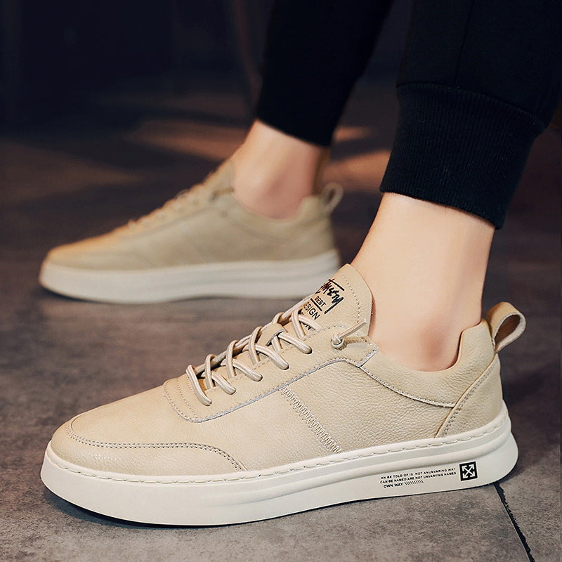 Detailopname van de vetersluiting op de witte Luuk heren sneakers