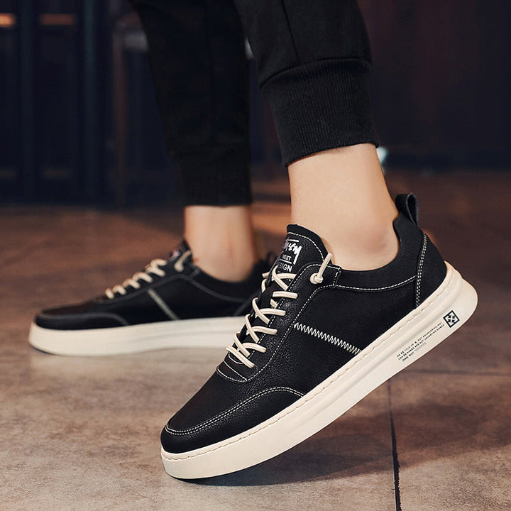 Stijlvolle presentatie van de witte Luuk heren sneakers