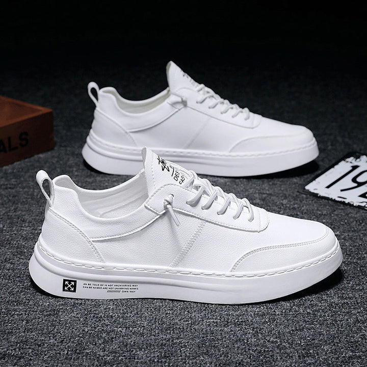 Twee paar witte Luuk heren sneakers vanuit een zijaanzicht gepresenteerd