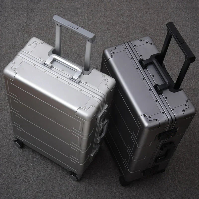 Pristina aluminium koffer: lichtgewicht met 360 graden wielen en TSA slot voor zorgeloos reizen.