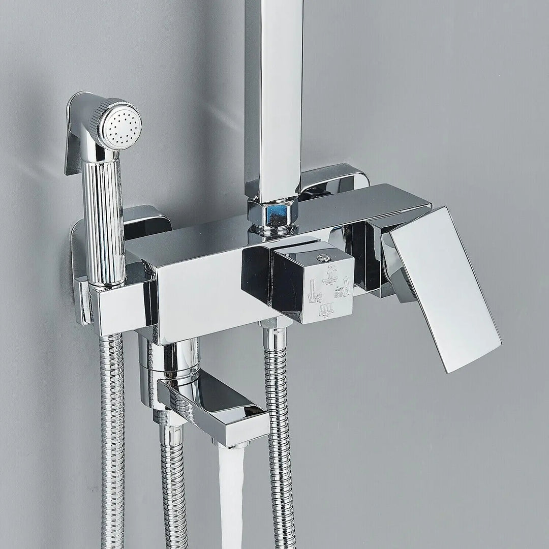 "Luxe AquaFlow doucheset met messing mengkraan en regen douchekop, glimmende chroomafwerking, elegant ontwerp."