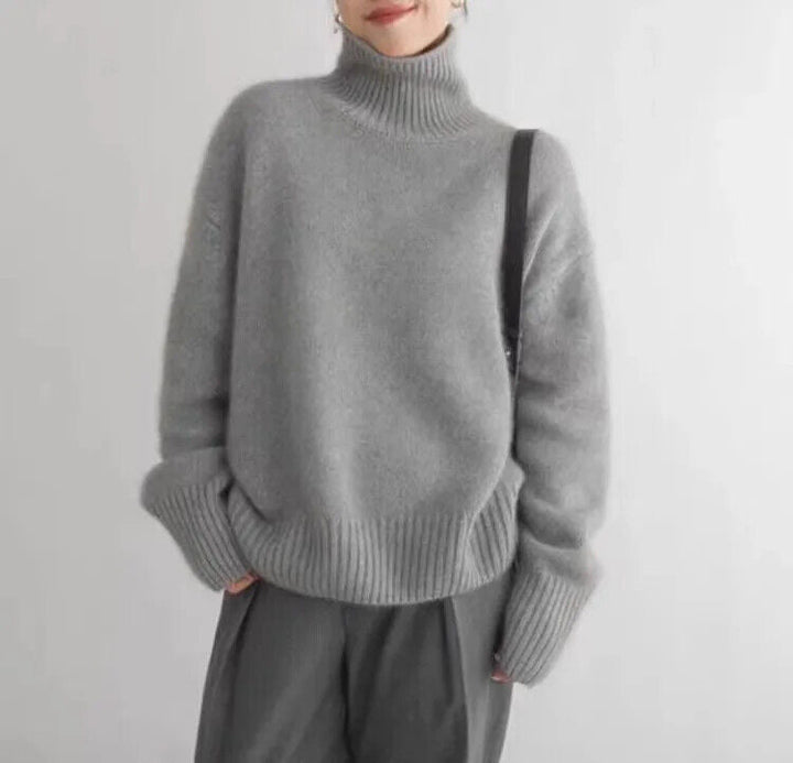 "Luxe beige kasjmier coltrui voor dames, warme en stijlvolle trui, tijdloos ontwerp, lichte en zachte stoffen."