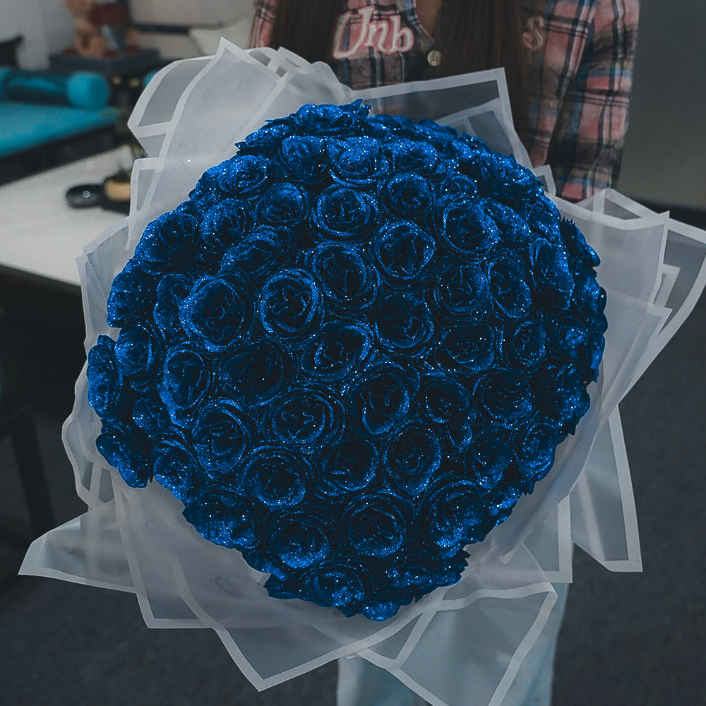 "Luxe glitter rozen boeket, eeuwige charme in rood, blauw, roze; tijdloze schoonheid zonder onderhoud. Perfect cadeau."