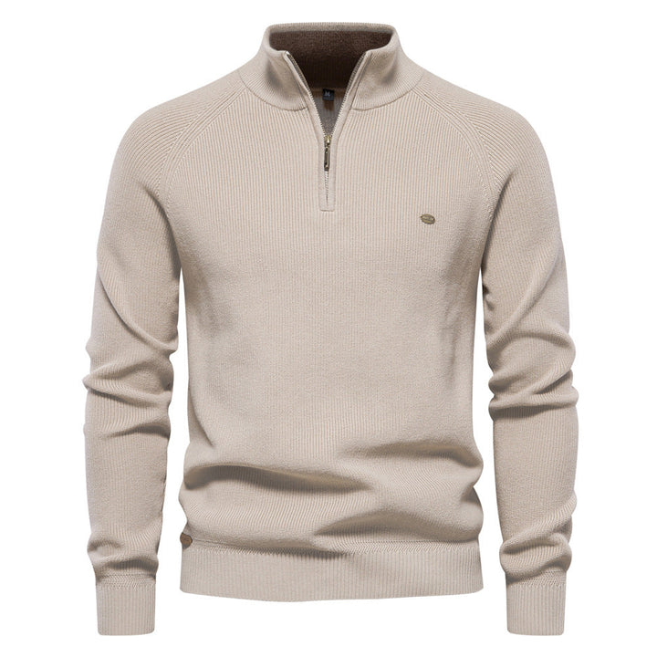 Comfortabele pasvorm van de luxe halfzip herentrui, benadrukt elegantie en bewegingsvrijheid voor dagelijks gebruik.