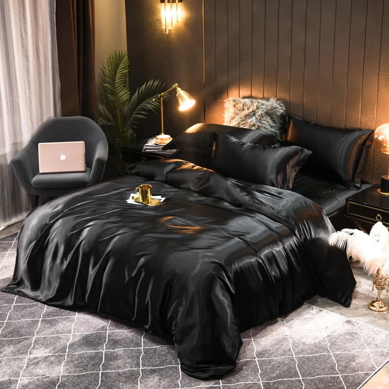 "Luxe satijnen beddenset, zijdezacht en chic; dekbedovertrek en kussenslopen in elegante kleuren voor ultiem comfort."