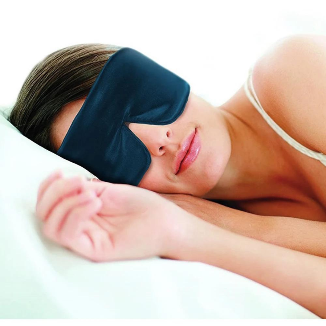 "Luxe zijden slaapmasker met 100% moerbeizijde, zijdezacht, hypoallergeen, effectief lichtblokkerend voor optimale rust."