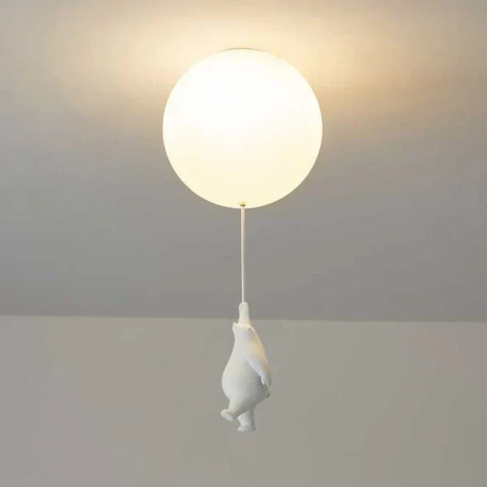 "Magische kinderlamp met speelse beer en ballon, warme LED-verlichting, ideaal voor kinderkamer, sfeervol design."