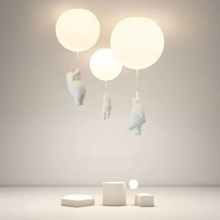"Magische kinderlamp met speelse beer en ballon, warme LED-verlichting, ideaal voor kinderkamer, sfeervol design."