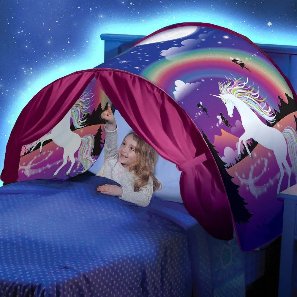 "Magische kindertent voor bed, verander kamer in droomwereld, vrolijke kleuren en avontuurlijke ontwerpen, veilig en knus."