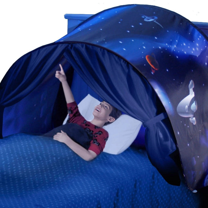 "Magische kindertent voor bed, verander kamer in droomwereld, vrolijke kleuren en avontuurlijke ontwerpen, veilig en knus."