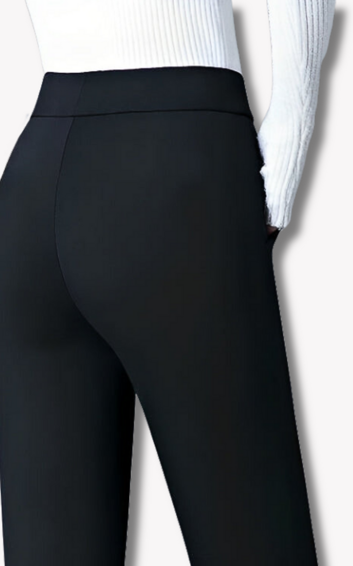 "Maila dames stretchbroek met gestreept patroon, elastische tailleband voor comfort en stijlvol dragen."