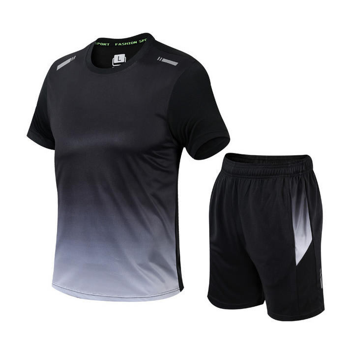 Man doet workout in indoor fitnesskleding. Ademend joggingpak voor comfortabel sporten, geschikt voor binnen training.