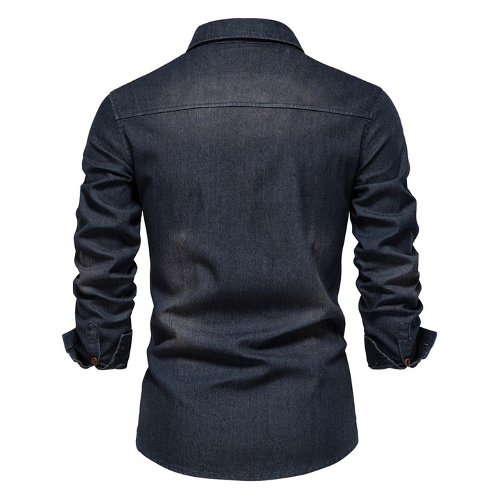 Stijlvol blauw denim heren overhemd, slim fit met lange mouwen. Een comfortabel en veelzijdig casual overhemd voor mannen.